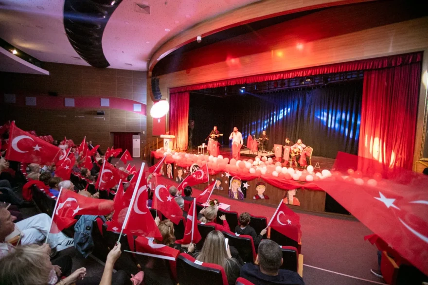 Güzelbahçe’de Cumhuriyet Yürüyüşü Coşkuyla Gerçekleşti